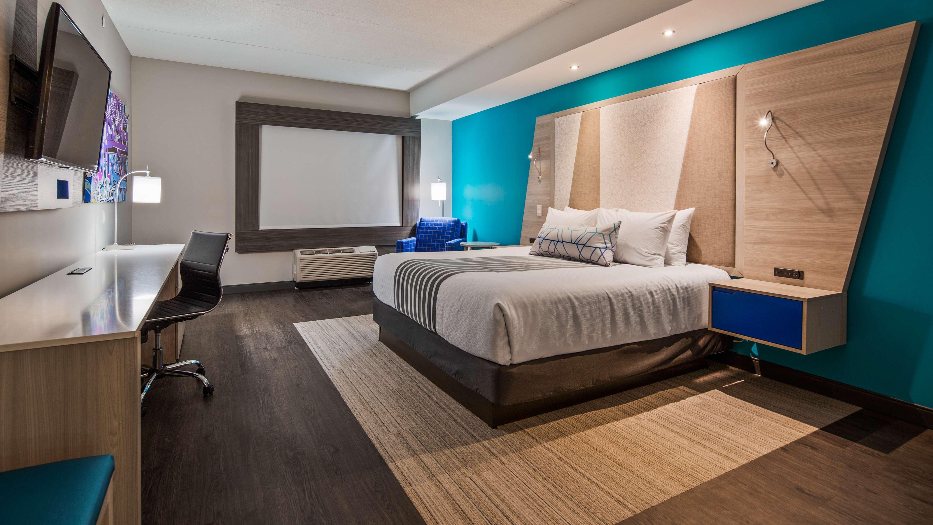 Western Premier East Hotel 4*
