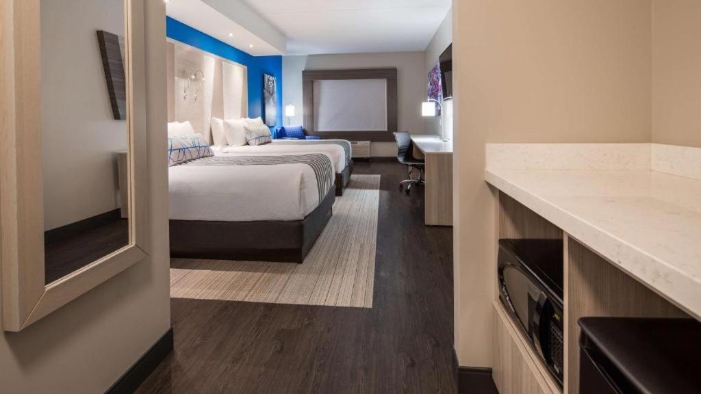 Western Premier East Hotel 4*
